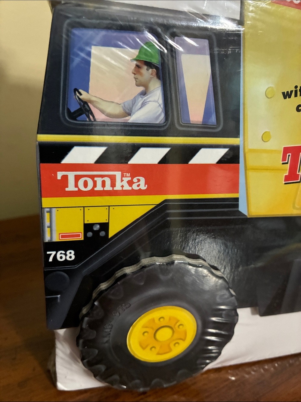 Tonka - TRUCKLOAD OF FUN (3 truck books) - Picture 12 of 12